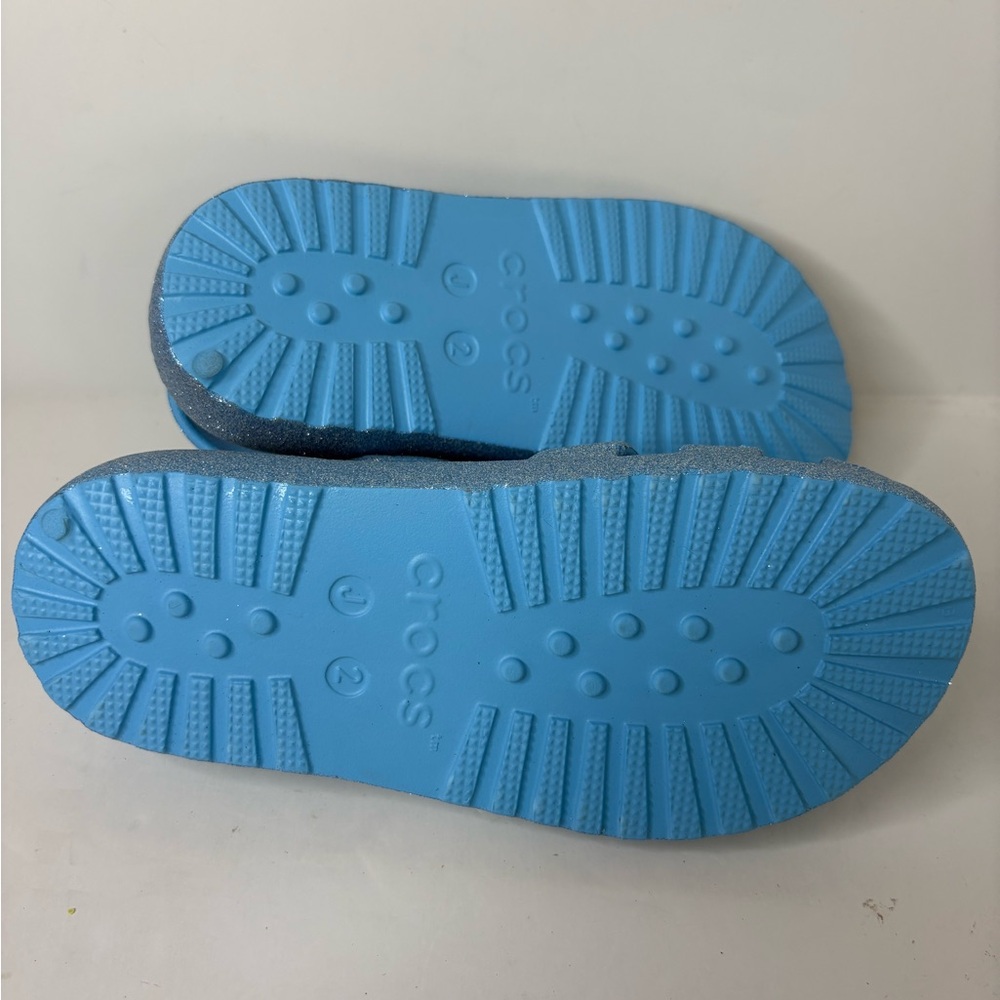 NWT CROCS kids Classic Fisherman Glitter Mist
Sparkly Blue Sandals size US J2 - Picture 9 of 10